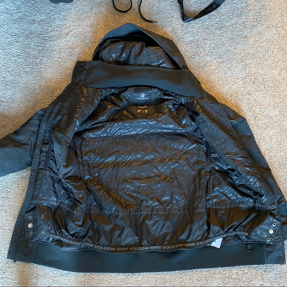 Volcom Snowboard Jacket With Hood Like New - image 2